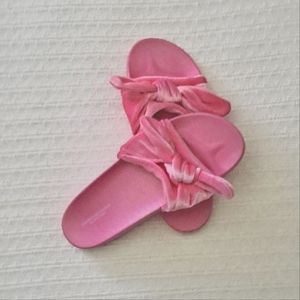American Eagle Pink Flip Flop Sandals